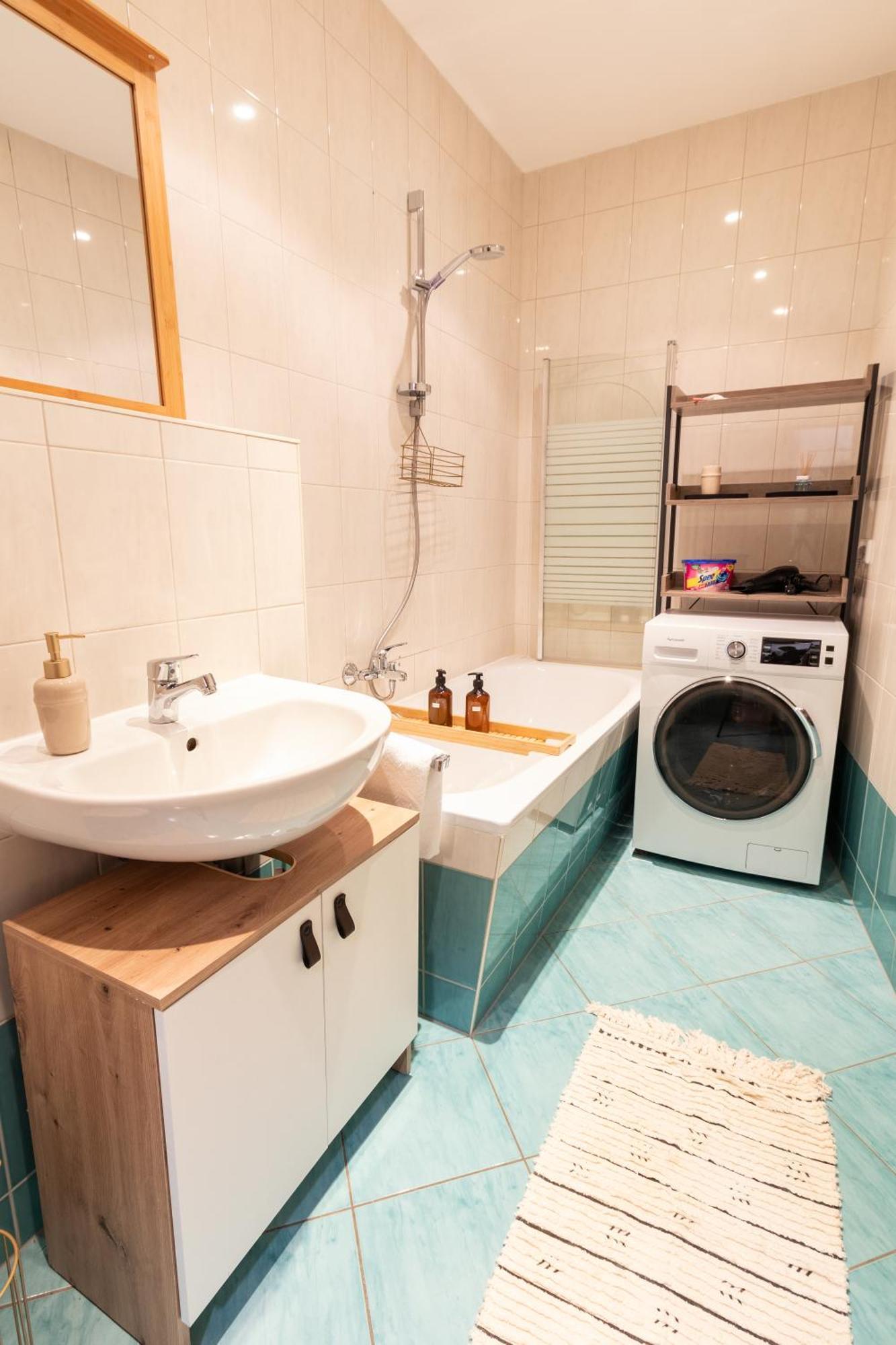 Stadtnatur Apartment Am Kuechwald - Mit Balkon, Streaming-Tv, Badewanne, Arbeitsplatz Chemnitz Luaran gambar
